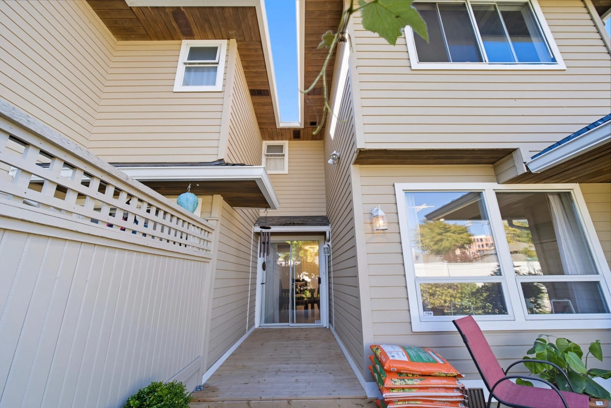 Garden / Landscaping Photo of 118 15121 19 Avenue, Surrey, BC