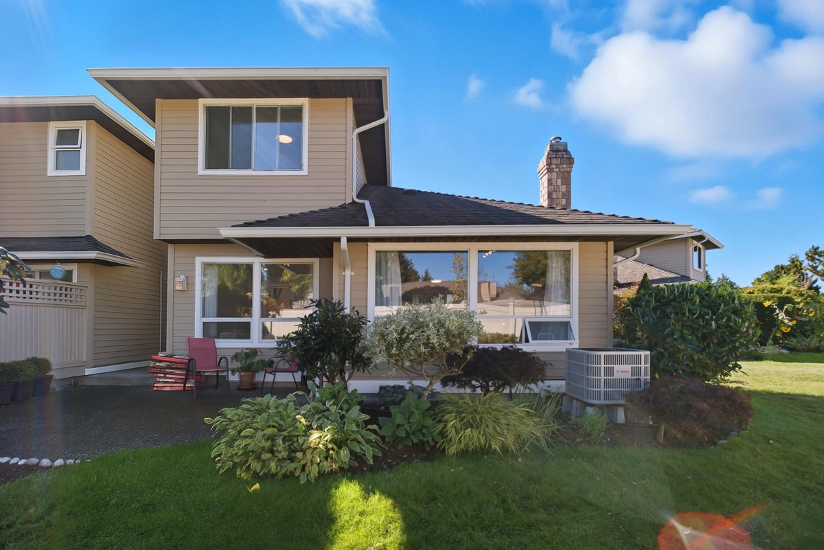 Hot Tub / Spa Photo of 118 15121 19 Avenue, Surrey, BC