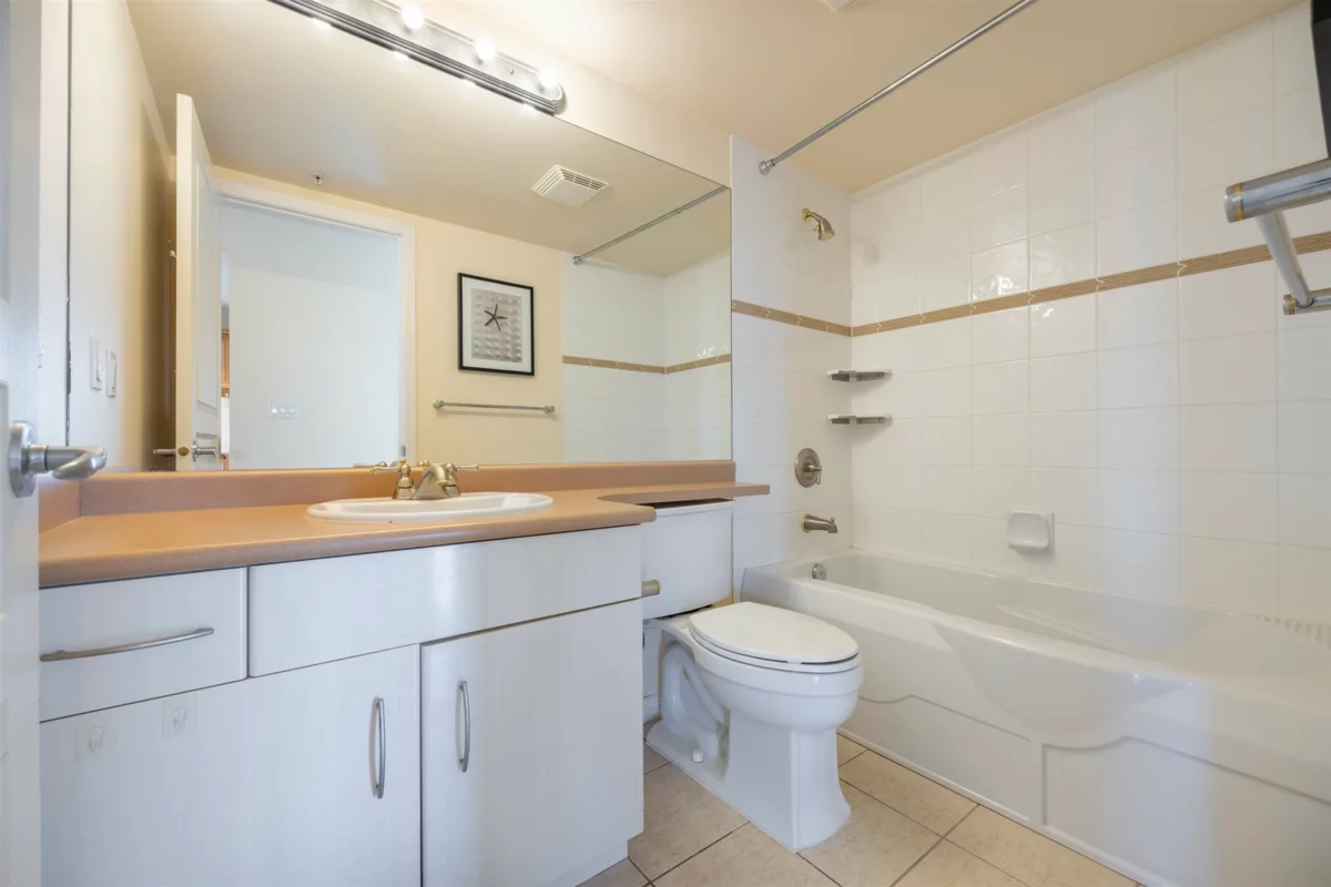 Guest Bathroom Photo of 1001 5639 Hampton Place, Vancouver, BC