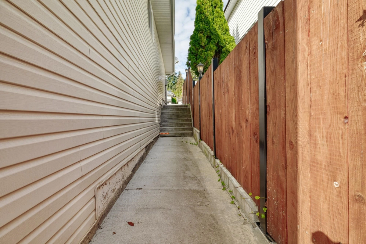 Front Yard Photo of 33334 Best Avenue, Mission, BC