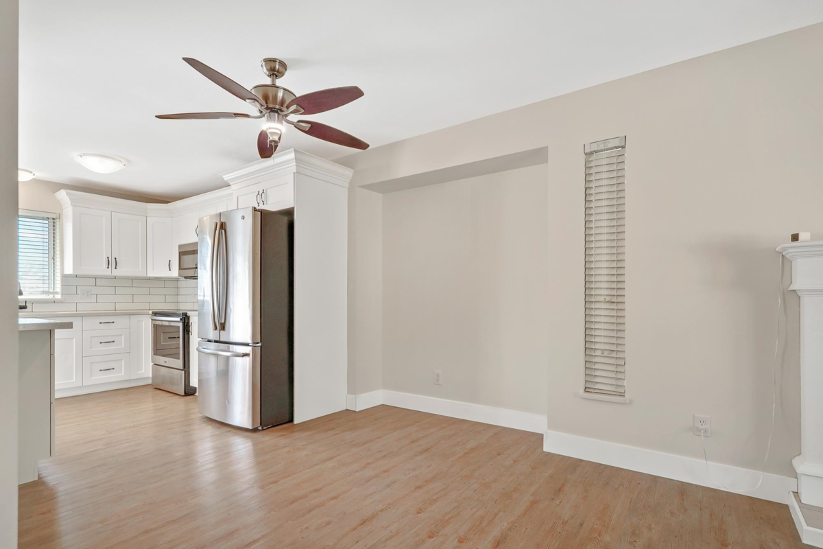 Kitchen Island Photo of 33334 Best Avenue, Mission, BC