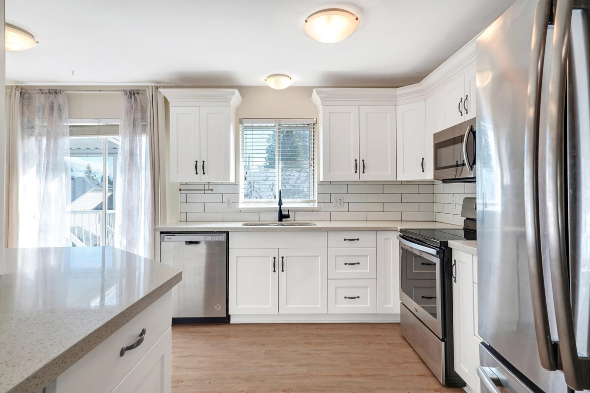 Living Room Photo of 33334 Best Avenue, Mission, BC