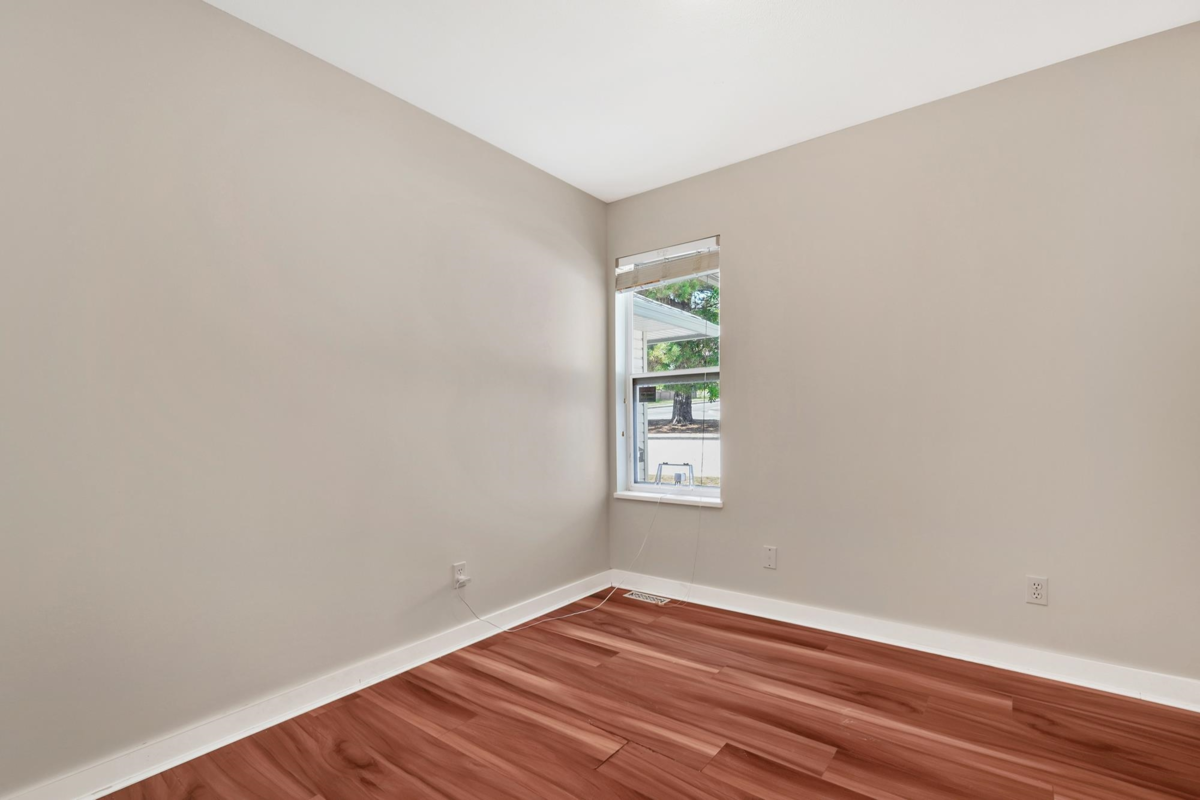 Walk-In Closet Photo of 33334 Best Avenue, Mission, BC