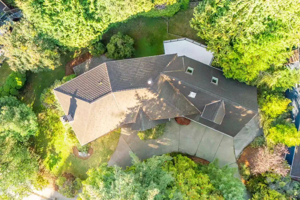 Laundry Room Photo of 5219 Headland Drive, West Vancouver, BC