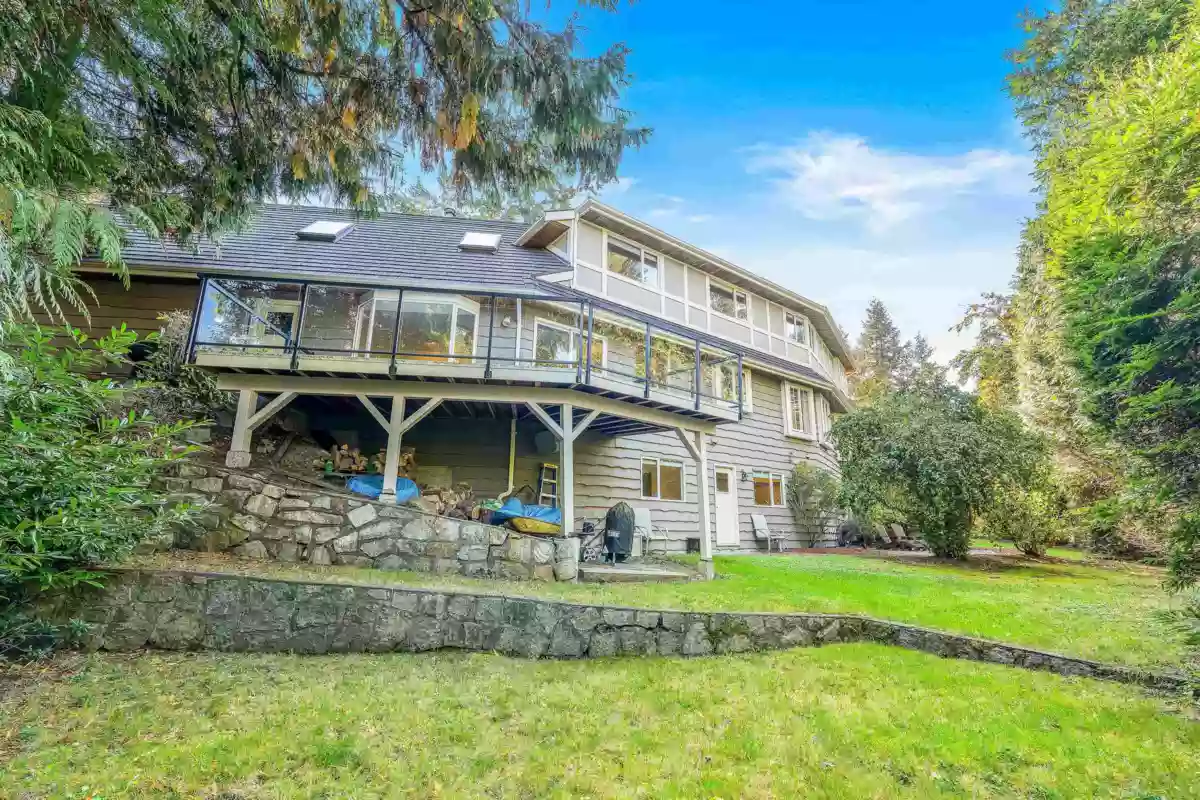 Powder Room Photo of 5219 Headland Drive, West Vancouver, BC