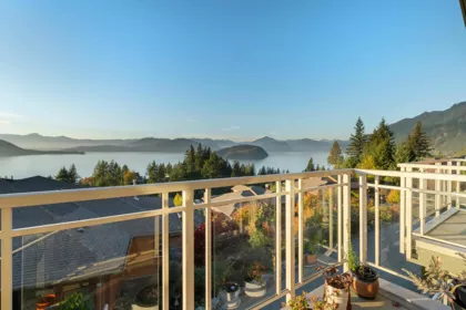 Entry Foyer Photo of 8534 Seascape Court, West Vancouver, BC