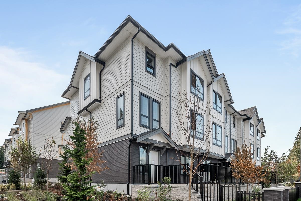 Backyard Photo of 7 5993 143 Street, Surrey, BC