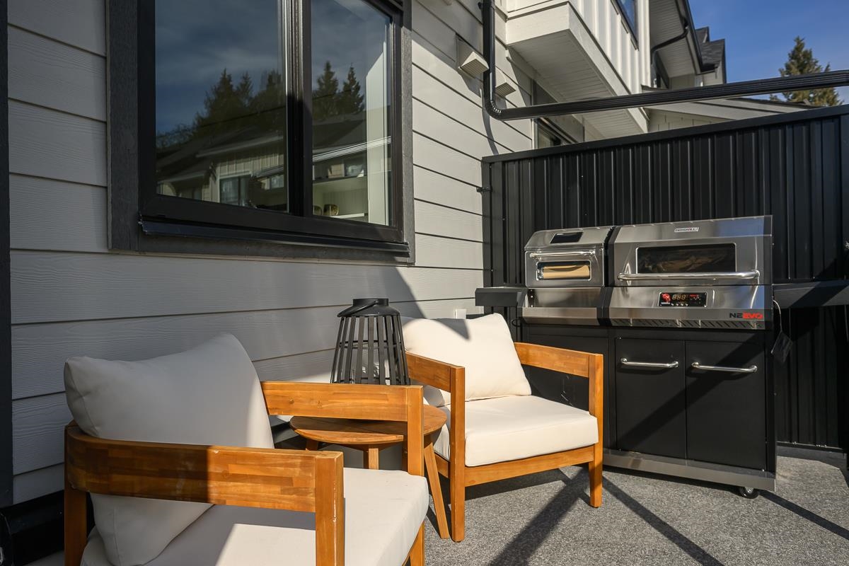 Front Yard Photo of 7 5993 143 Street, Surrey, BC