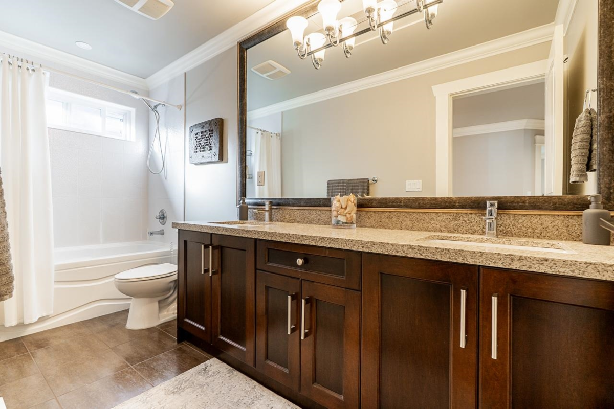 Backyard Photo of 16943 0a Avenue, Surrey, BC