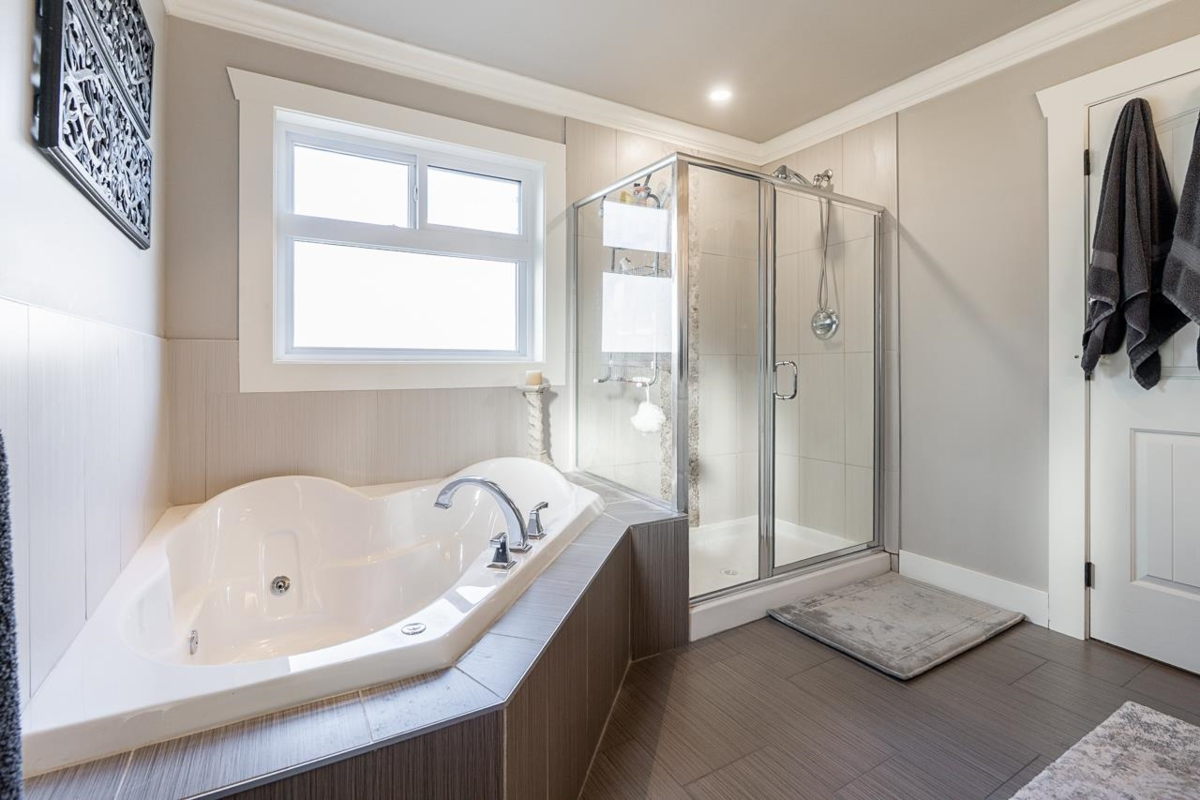 Entry Foyer Photo of 16943 0a Avenue, Surrey, BC
