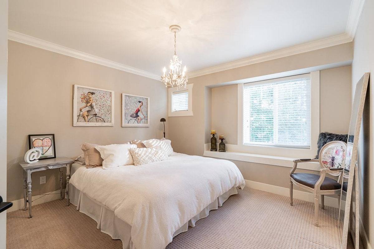 Garage Interior Photo of 16943 0a Avenue, Surrey, BC