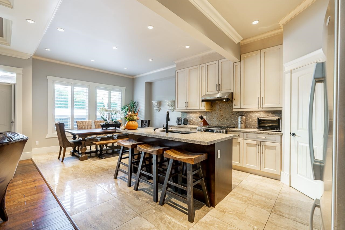 Kitchen Photo of 16943 0a Avenue, Surrey, BC
