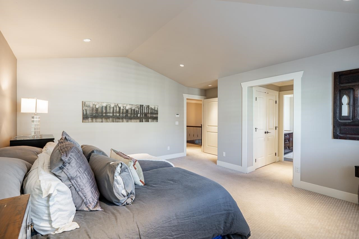 Laundry Room Photo of 16943 0a Avenue, Surrey, BC