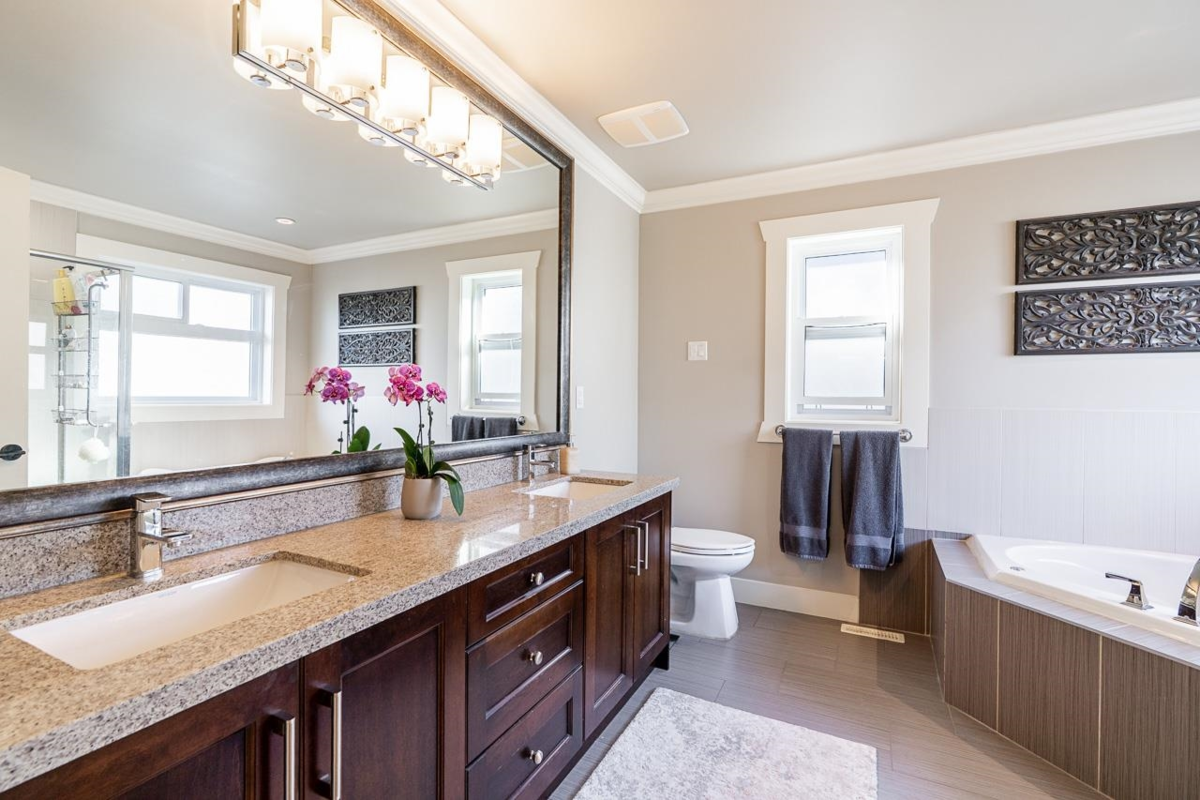 Mudroom Photo of 16943 0a Avenue, Surrey, BC