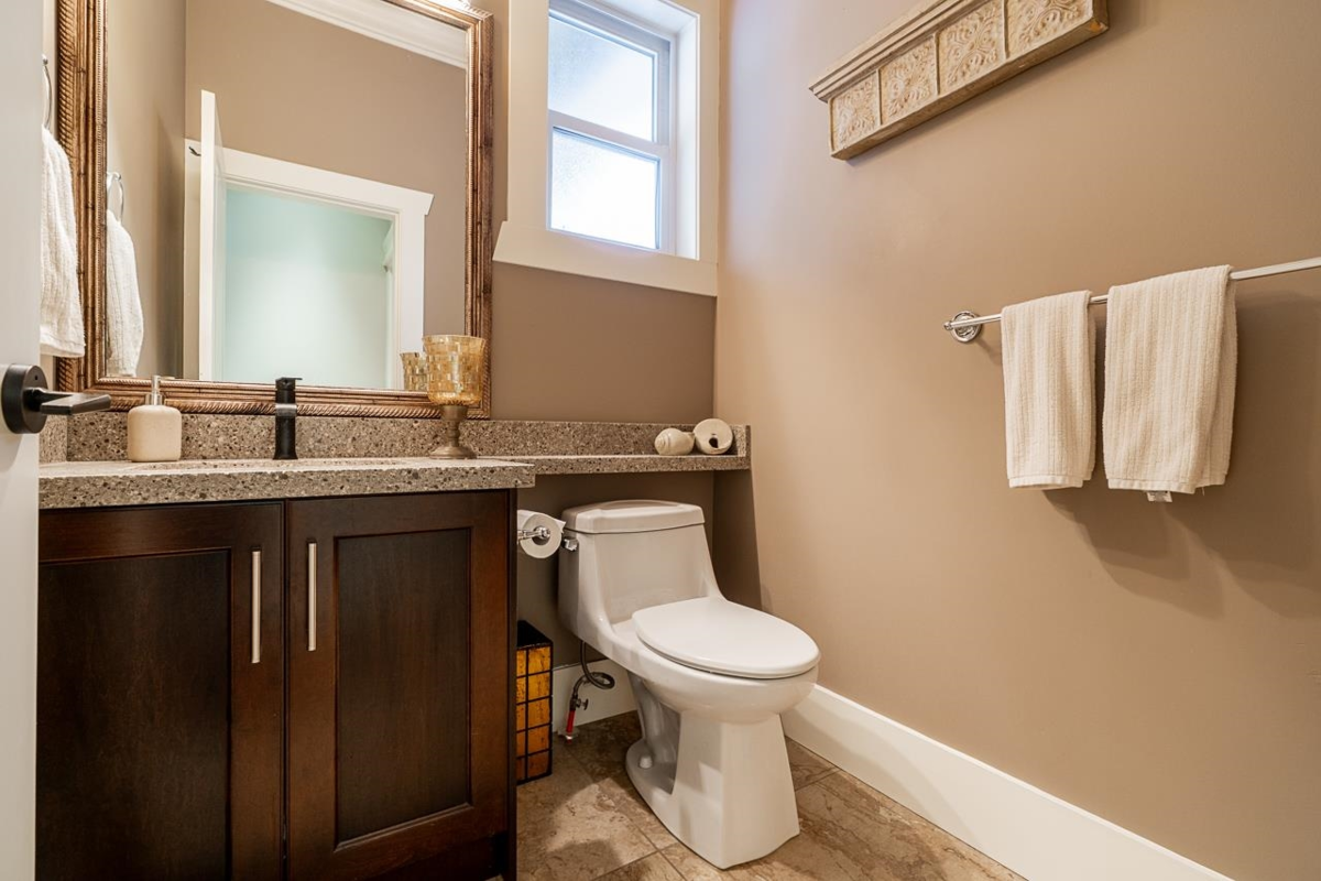 Powder Room Photo of 16943 0a Avenue, Surrey, BC