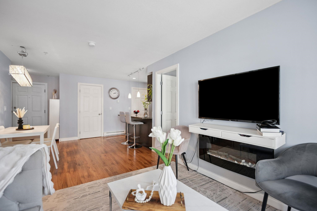 Dining Area Photo of 211 5454 198 Street, Langley, BC