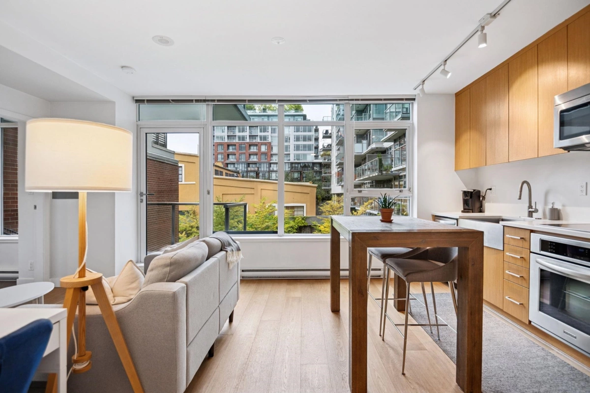 Kitchen Island Photo of 365 250 E 6th Avenue, Vancouver, BC