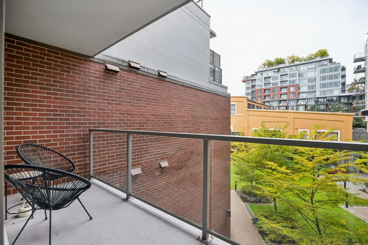 Walk-In Closet Photo of 365 250 E 6th Avenue, Vancouver, BC