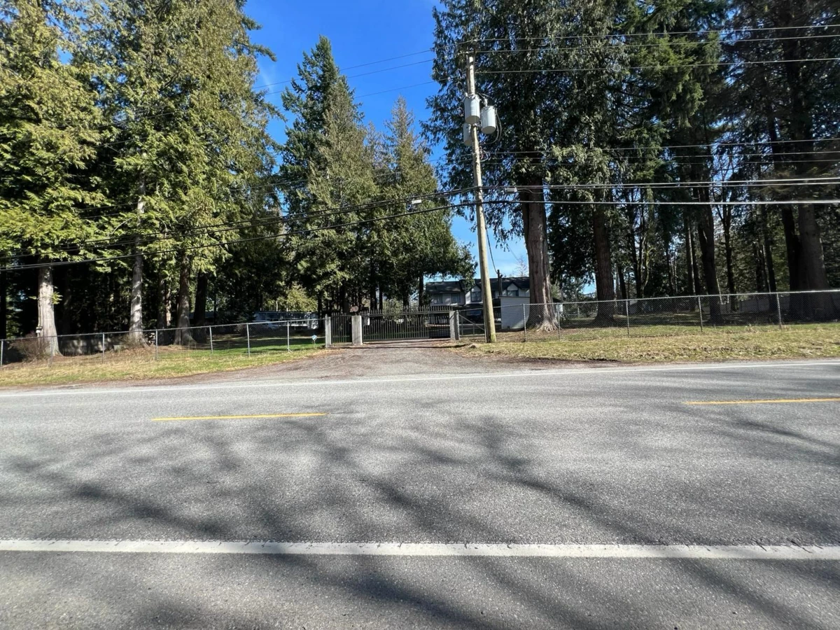 Kitchen Island Photo of 11276 272 Street, Maple Ridge, BC