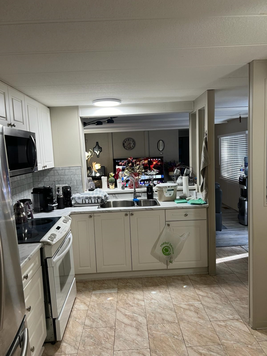 Living Room Photo of 11276 272 Street, Maple Ridge, BC