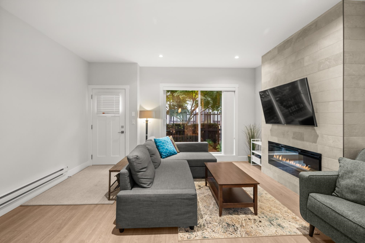 Kitchen Island Photo of 42 16336 23a Avenue, Surrey, BC