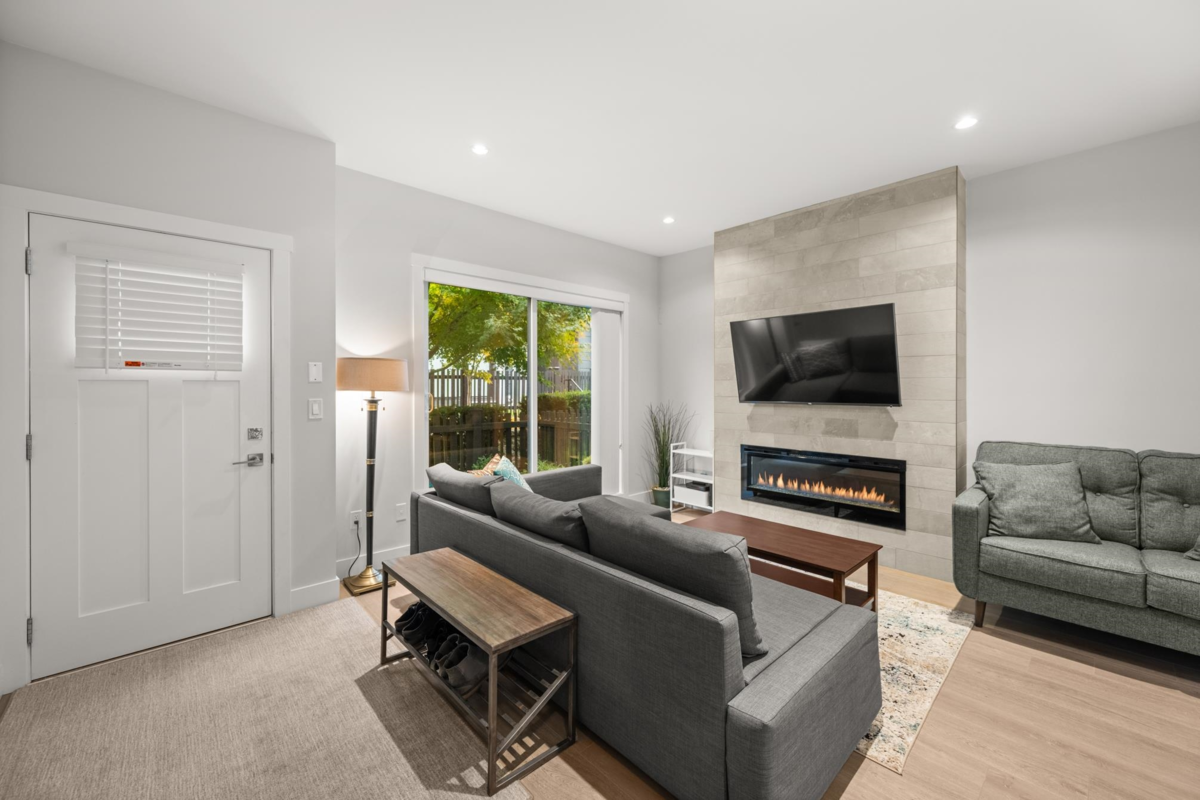 Kitchen Photo of 42 16336 23a Avenue, Surrey, BC