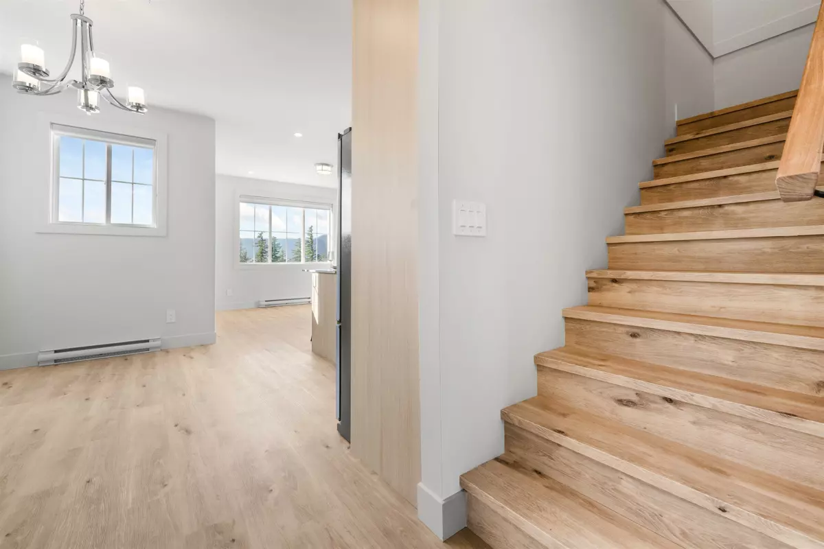 Staircase Photo of 36 1928 Woodside Boulevard, Agassiz, BC