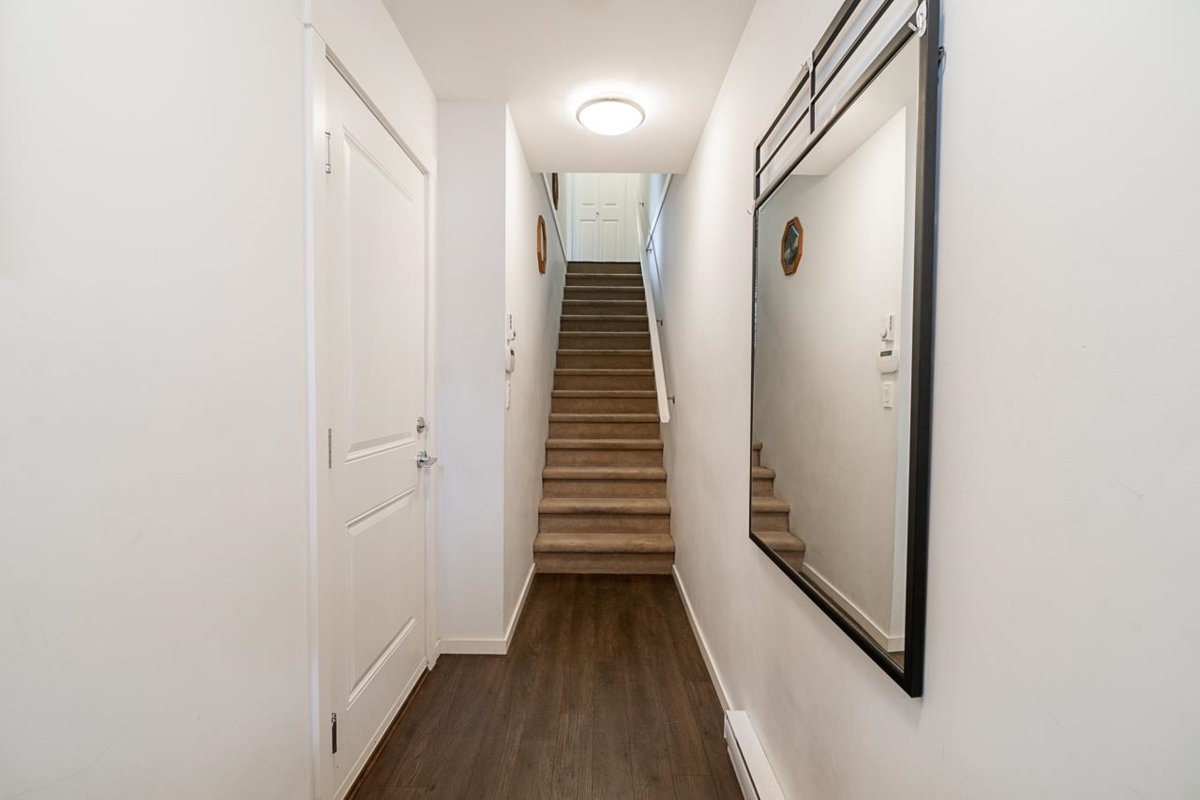 Kitchen Photo of 7 6895 188 Street, Surrey, BC