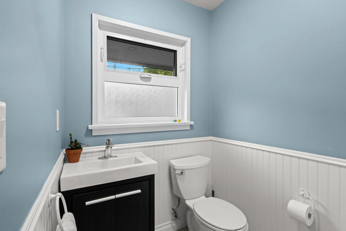 Hallway Photo of 3440 Bluebonnet Road, North Vancouver, BC