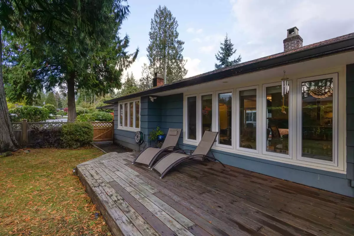 Kitchen Island Photo of 3440 Bluebonnet Road, North Vancouver, BC