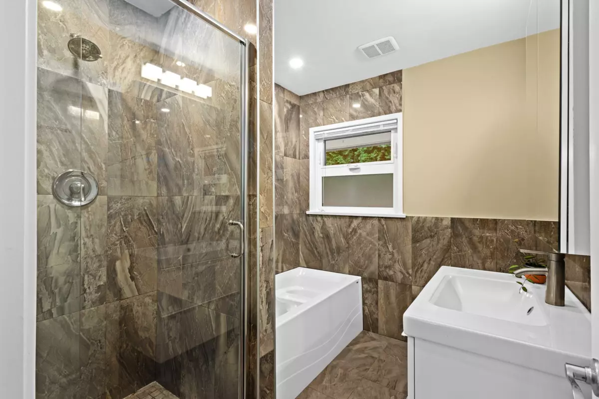 Mudroom Photo of 3440 Bluebonnet Road, North Vancouver, BC