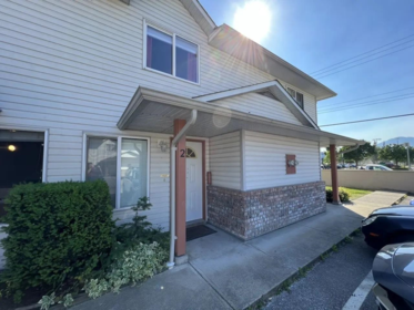 Guest Bathroom Photo of 2 9206 Corbould Street, Chilliwack, BC
