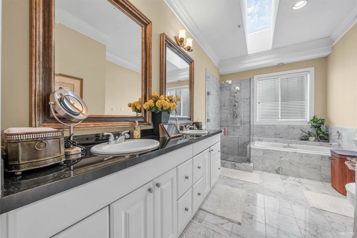 Entry Foyer Photo of 1285 W 47th Avenue, Vancouver, BC