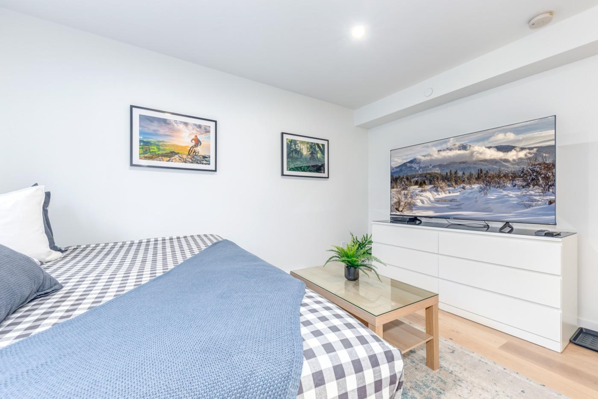 Dining Area Photo of 318 2111 Whistler Road, Whistler, BC