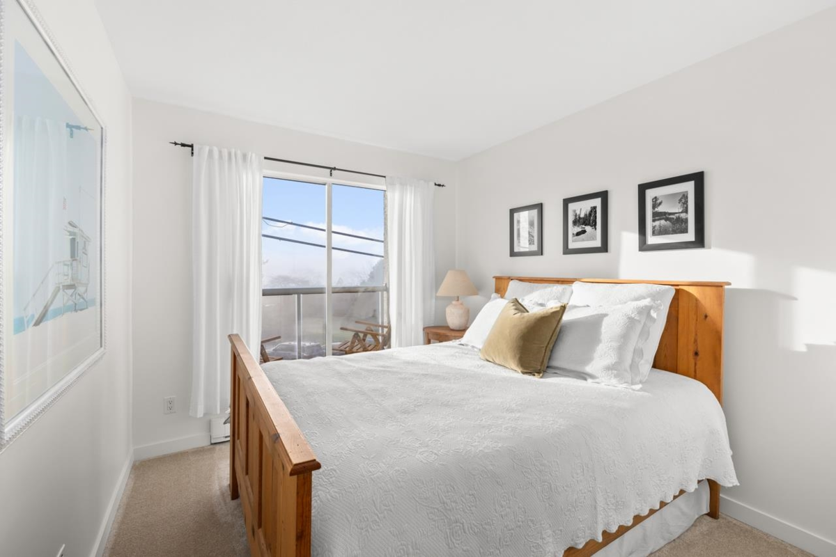 Basement Recreation Room Photo of 103 1225 Merklin Street, White Rock, BC