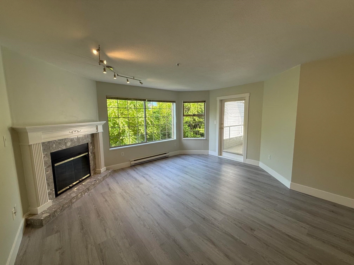 Kitchen Island Photo of 206 1955 Suffolk Avenue, Port Coquitlam, BC