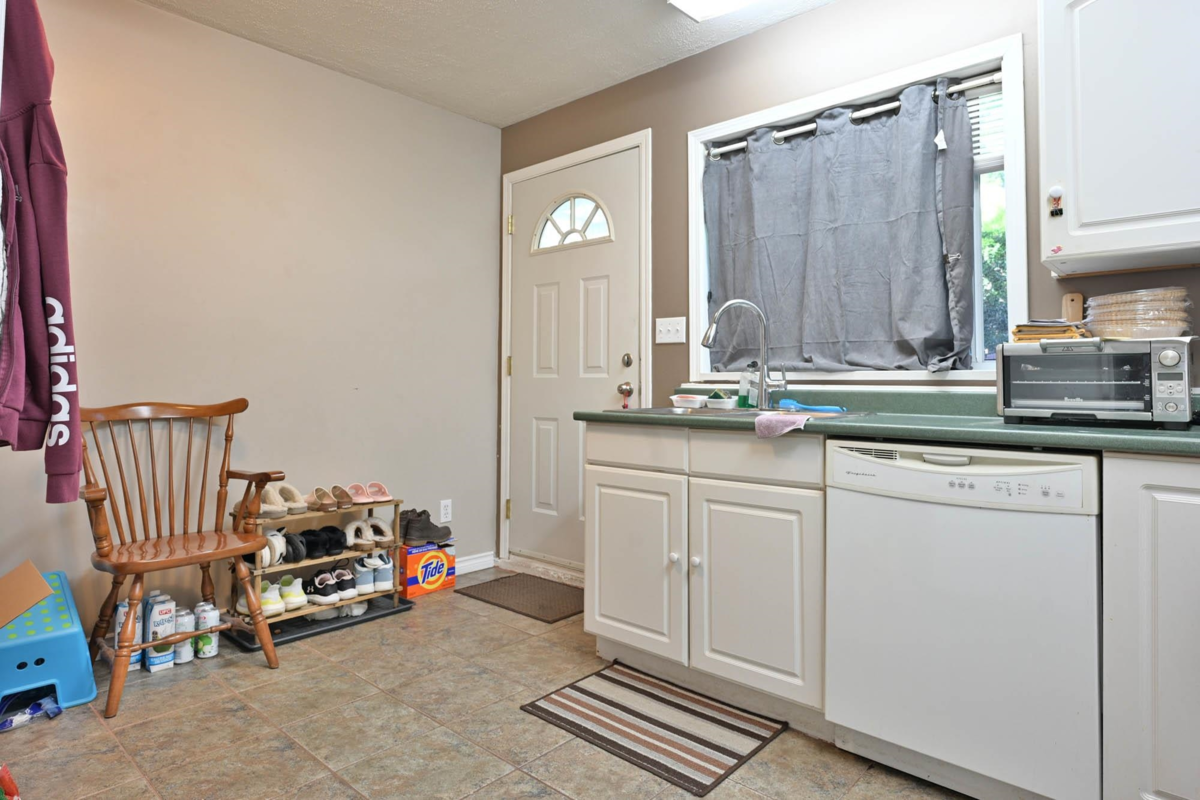 Garage Interior Photo of 1422 Magnolia Place, Coquitlam, BC