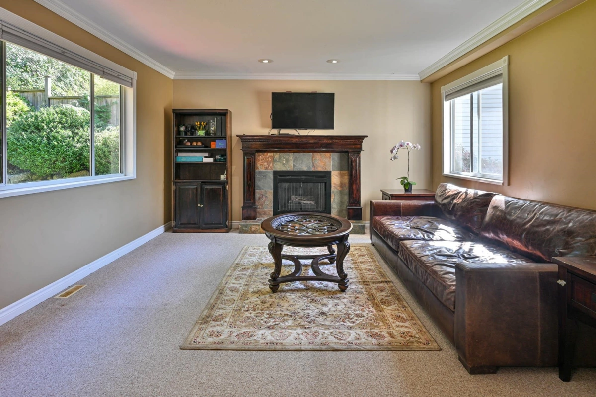 Kitchen Island Photo of 1422 Magnolia Place, Coquitlam, BC