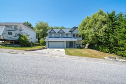 5833 Heron Place, Sechelt, BC, Sechelt — Single Family Residence for sale