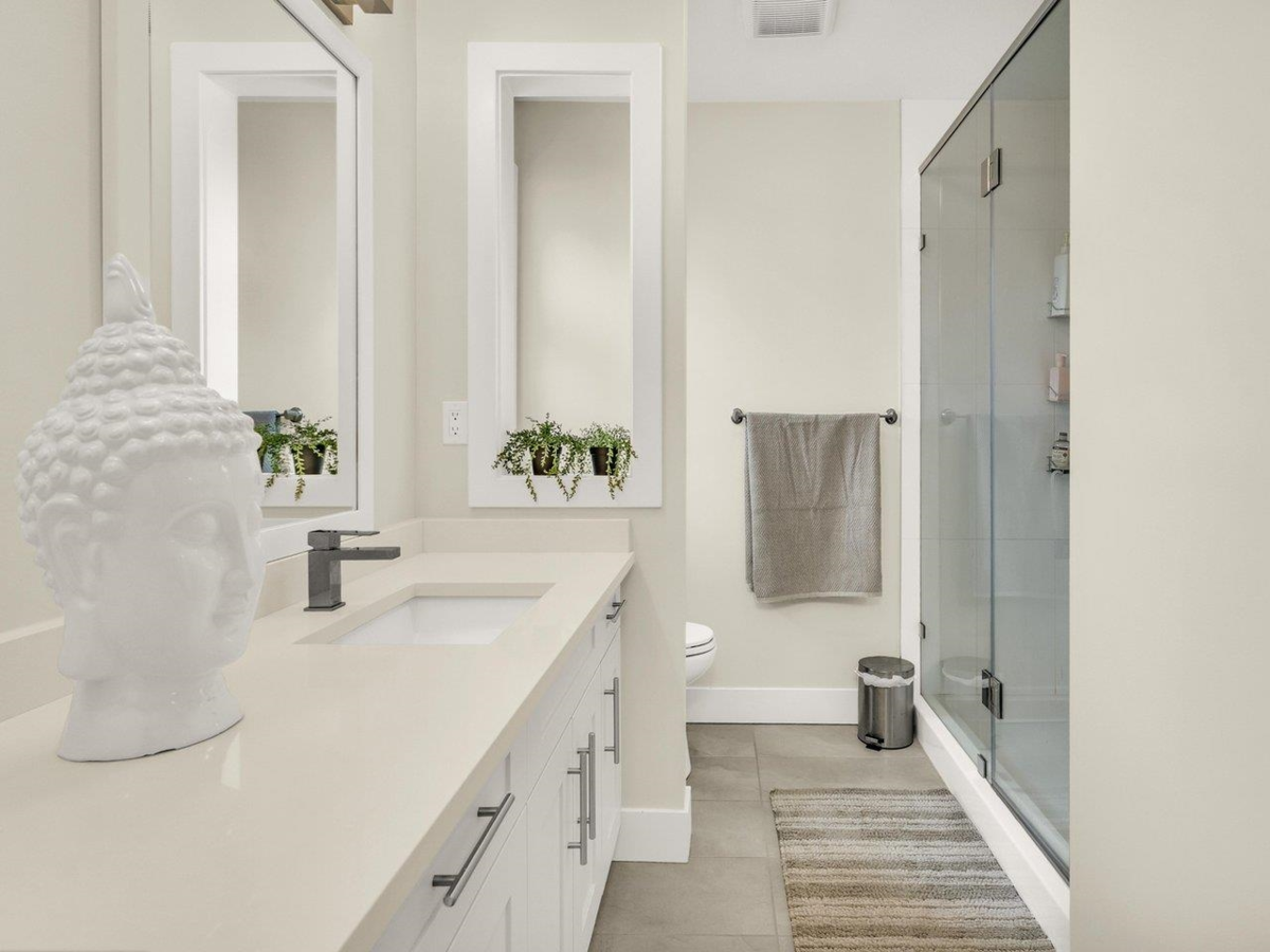Entry Foyer Photo of 101 19913 70 Avenue, Langley, BC