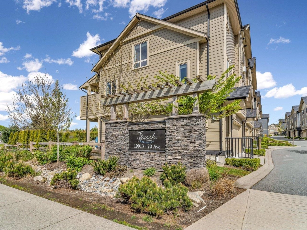 Exterior Rear Photo of 101 19913 70 Avenue, Langley, BC