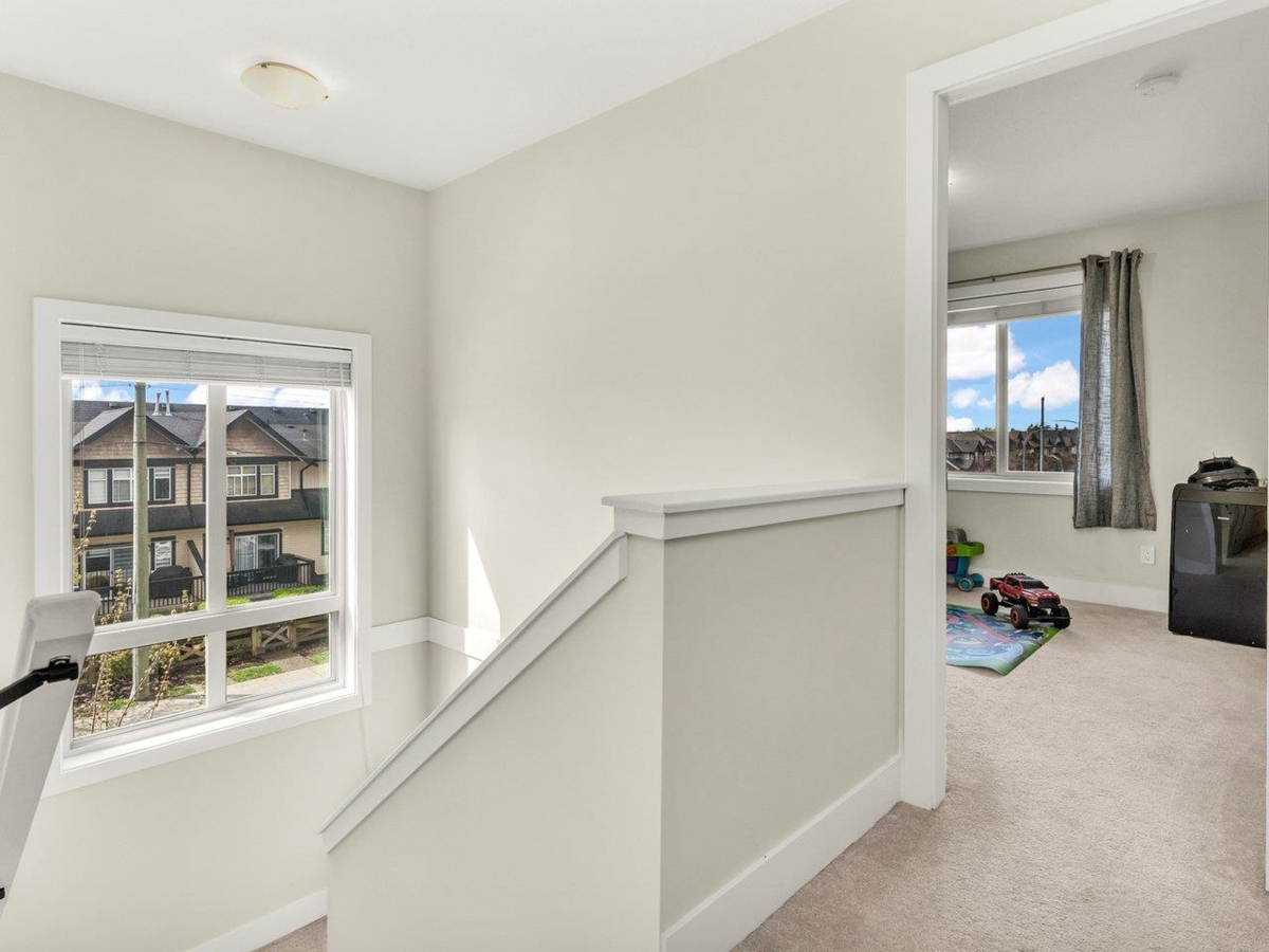 Front Yard Photo of 101 19913 70 Avenue, Langley, BC