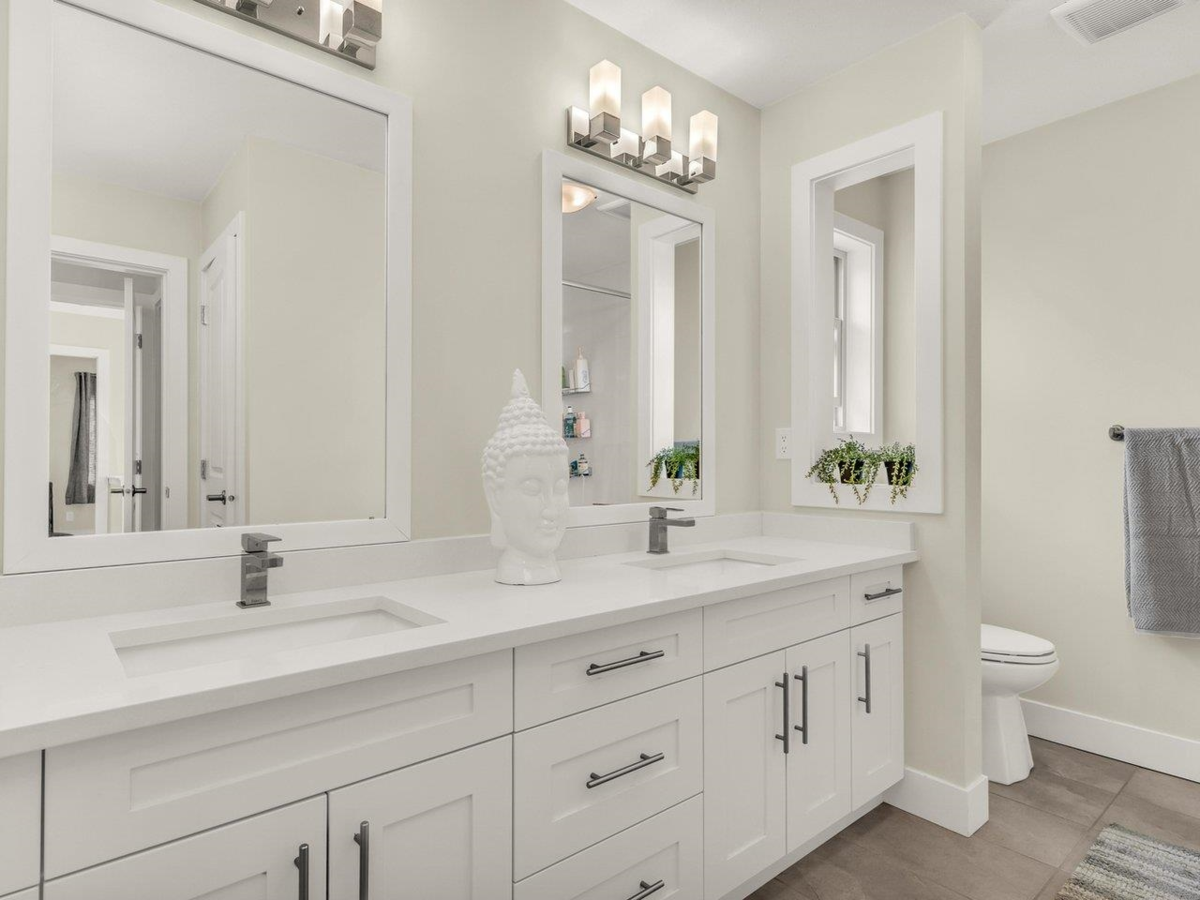 Neighborhood Park Photo Near 101 19913 70 Avenue, Langley, BC