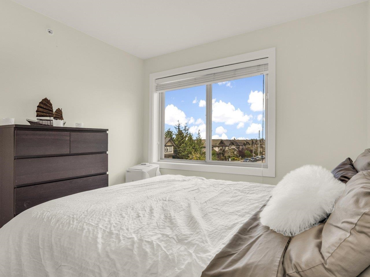 Staircase Photo of 101 19913 70 Avenue, Langley, BC