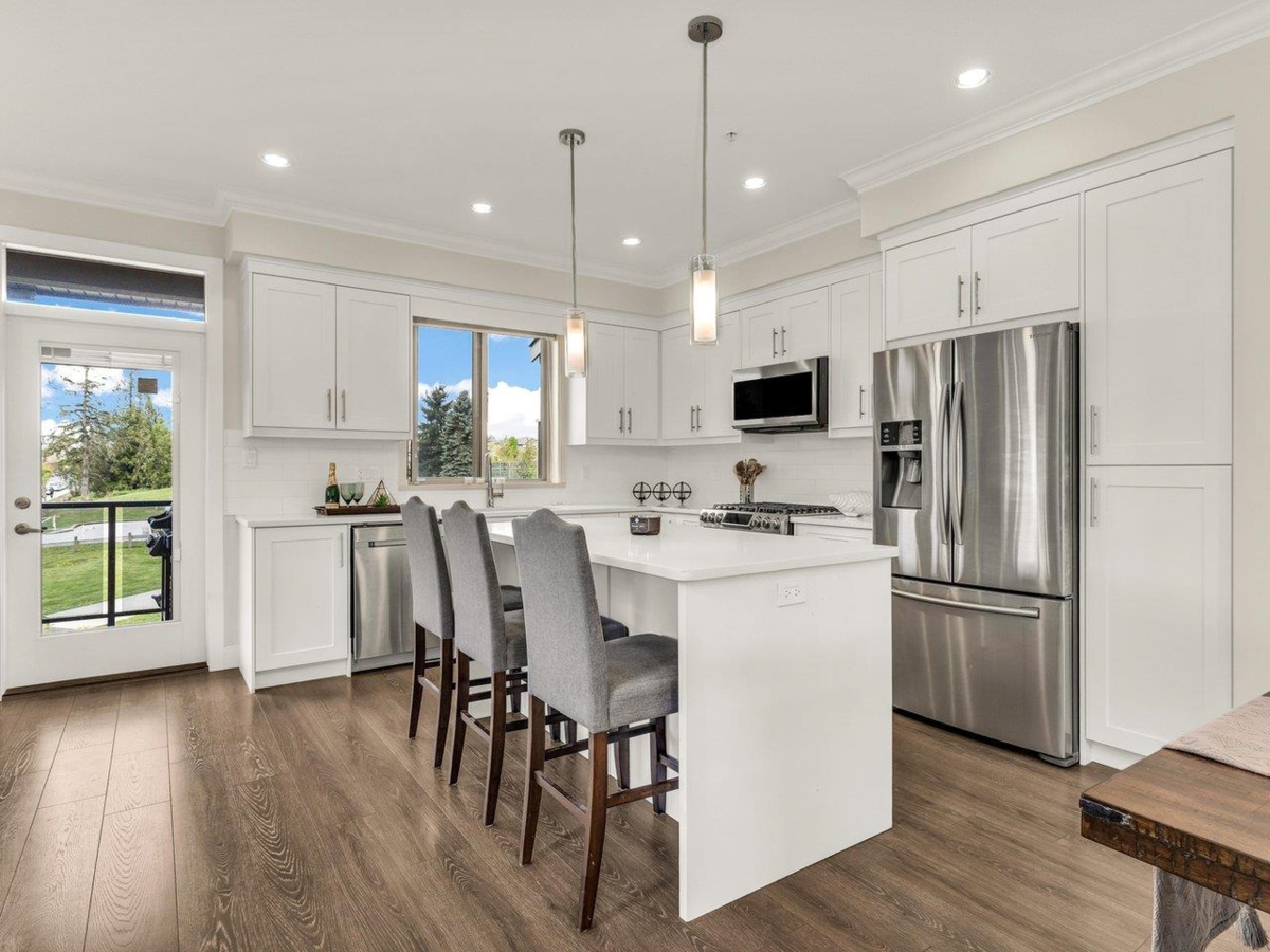 Walk-In Closet Photo of 101 19913 70 Avenue, Langley, BC