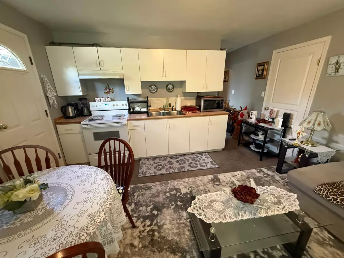 Hot Tub / Spa Photo of 7688 120a Street, Surrey, BC