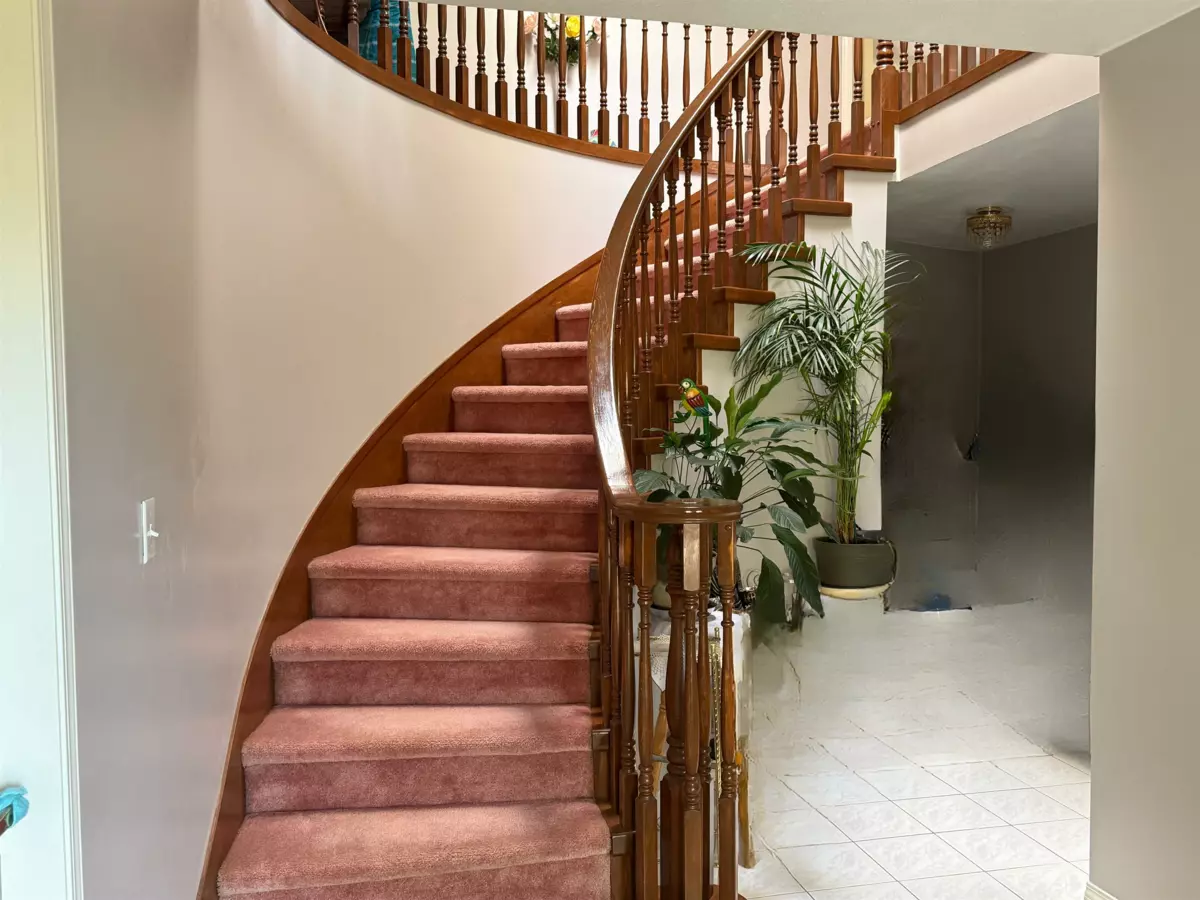Kitchen Island Photo of 7688 120a Street, Surrey, BC