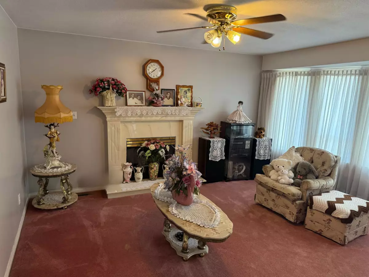 Kitchen Photo of 7688 120a Street, Surrey, BC