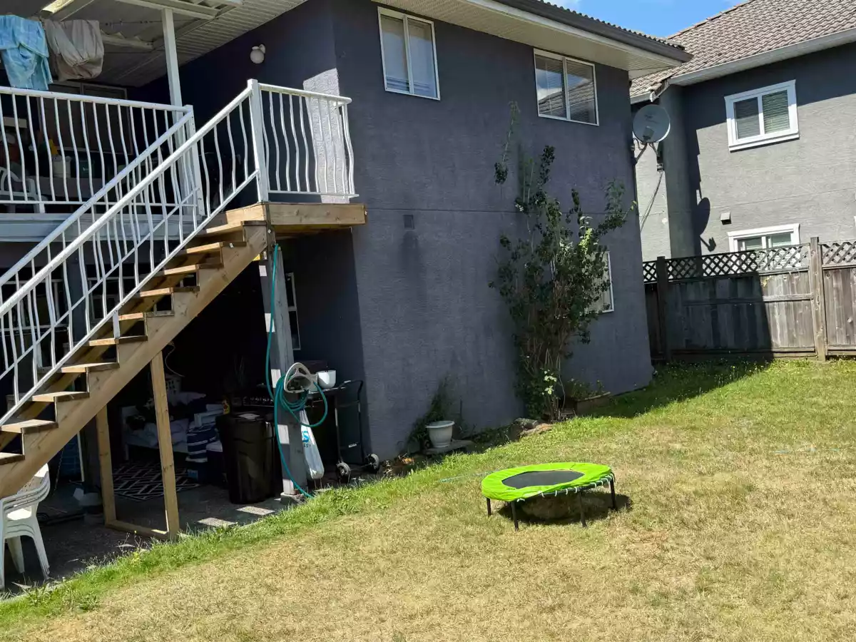 Swimming Pool Photo of 7688 120a Street, Surrey, BC