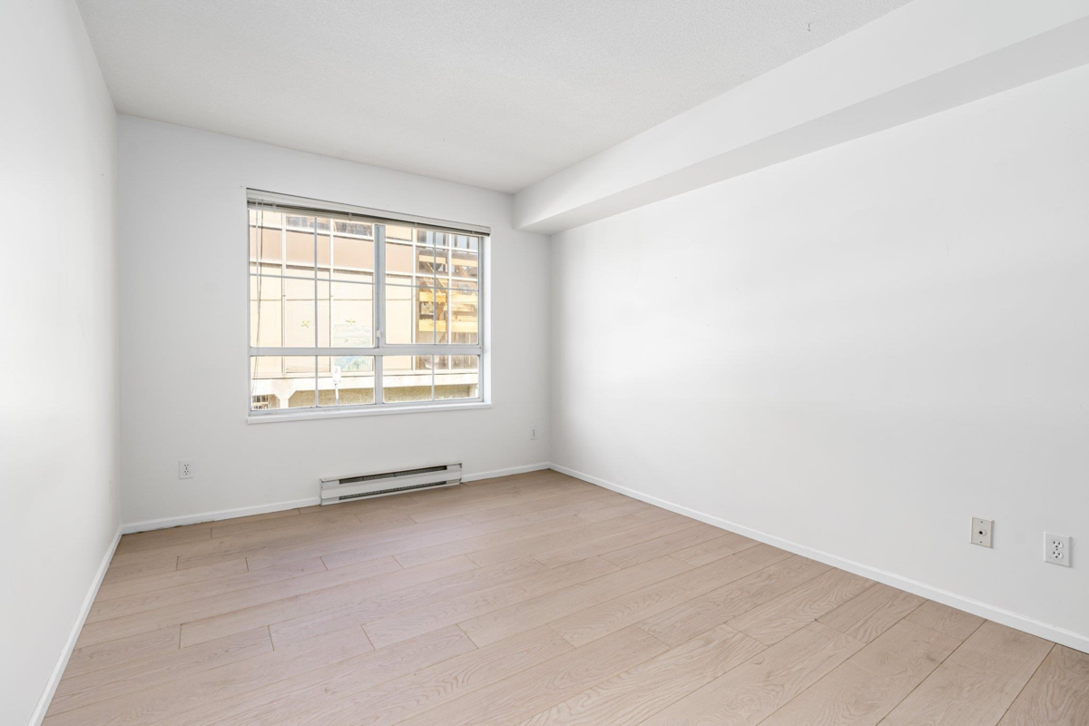 Family Room Photo of 101 723 Twelfth Street, New Westminster, BC